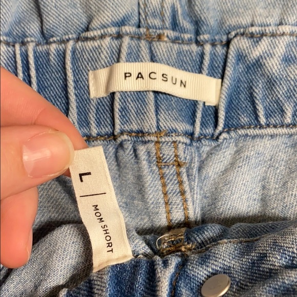 Pacsun Mom Shorts in size Large - Picture 3 of 4
